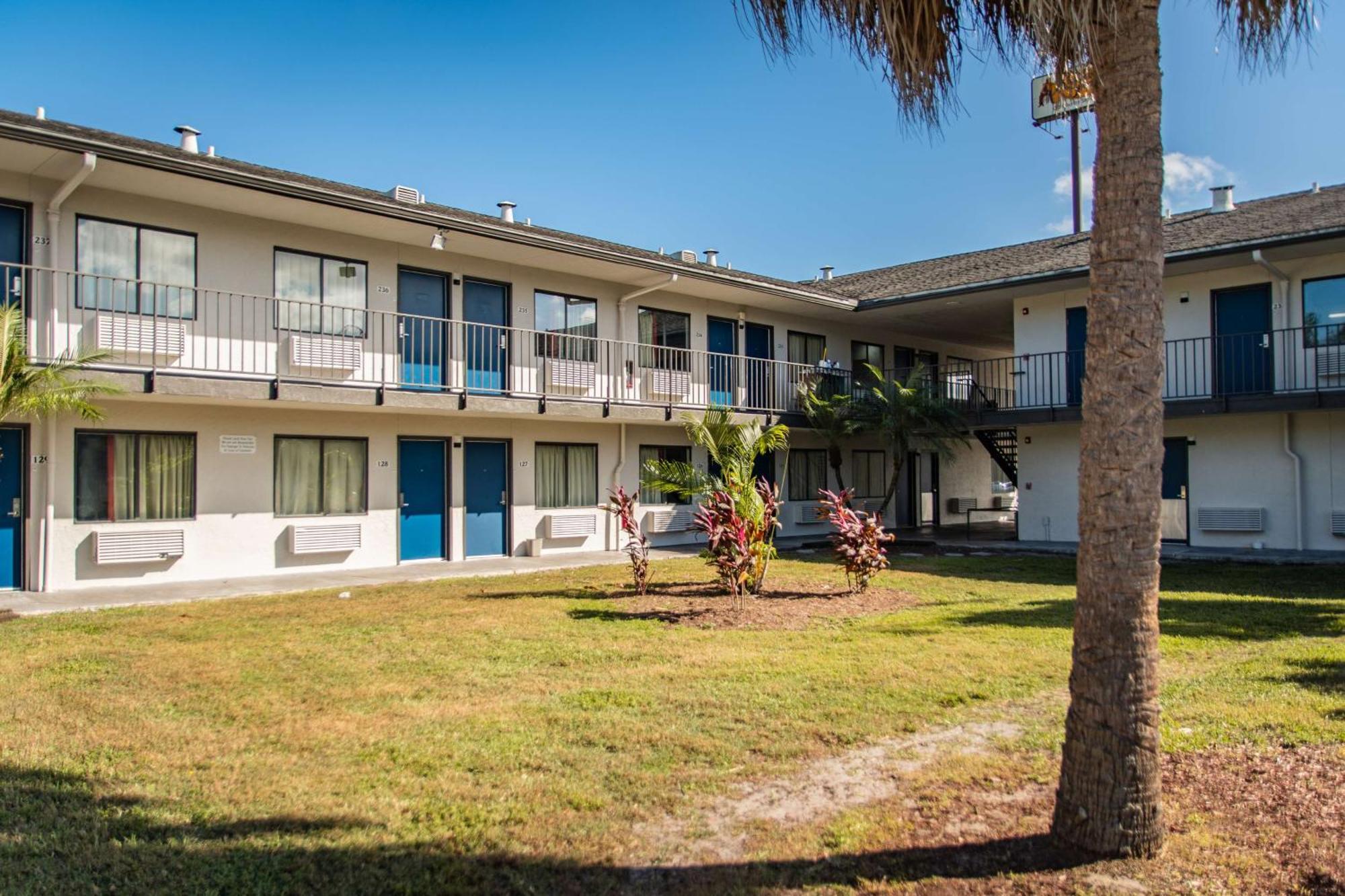 Motel 6-Ft. Pierce, Fl Fort Pierce Eksteriør bilde